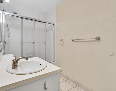 10240 Nw 33rd Place - Photo Thumbnail 21