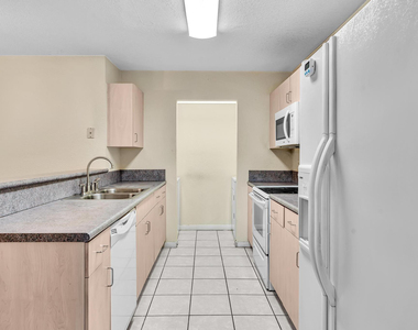 10240 Nw 33rd Place - Photo Thumbnail 9