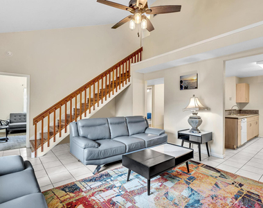 10240 Nw 33rd Place - Photo Thumbnail 7