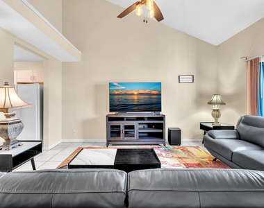 10240 Nw 33rd Place - Photo Thumbnail 5