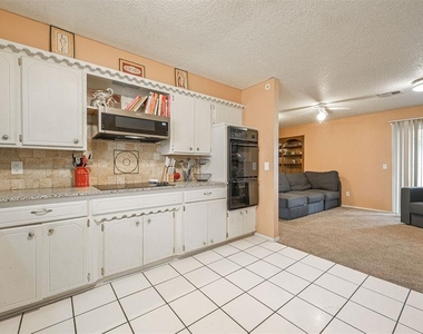 1621 Kavel Drive - Photo Thumbnail 9