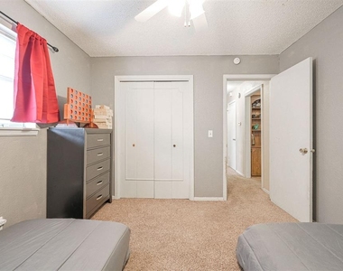 1621 Kavel Drive - Photo Thumbnail 19