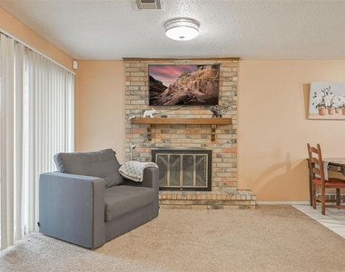 1621 Kavel Drive - Photo Thumbnail 4