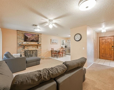 1621 Kavel Drive - Photo Thumbnail 2