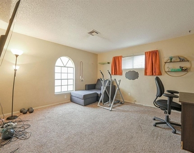 1621 Kavel Drive - Photo Thumbnail 13