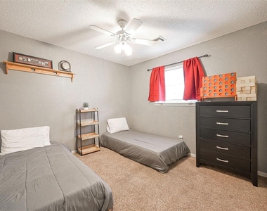 1621 Kavel Drive - Photo Thumbnail 18