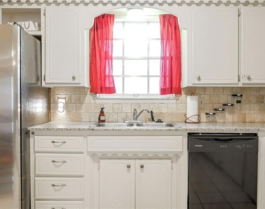 1621 Kavel Drive - Photo Thumbnail 8