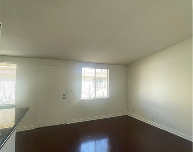 528 Cherry - Photo Thumbnail 3
