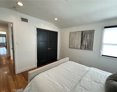 5301 Ethel Avenue - Photo Thumbnail 22