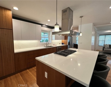 5301 Ethel Avenue - Photo Thumbnail 10