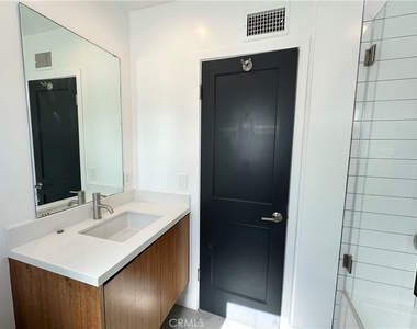 5301 Ethel Avenue - Photo Thumbnail 20