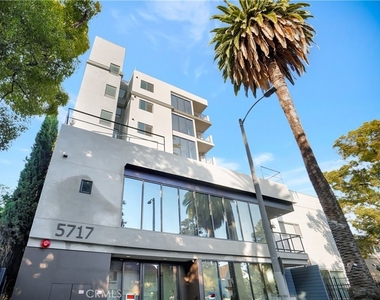 5717 Carlton Way - Photo Thumbnail 7