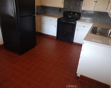 1040 Cedar Avenue - Photo Thumbnail 5