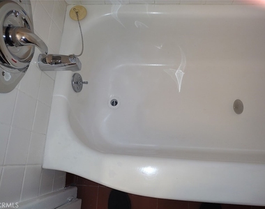 1040 Cedar Avenue - Photo Thumbnail 3