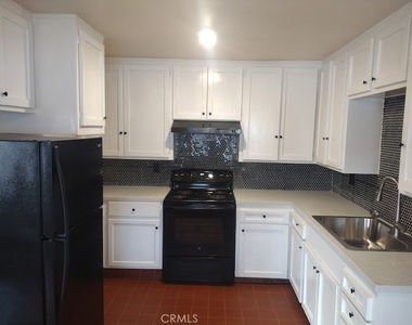 1040 Cedar Avenue - Photo Thumbnail 7