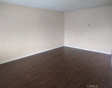 1040 Cedar Avenue - Photo Thumbnail 6