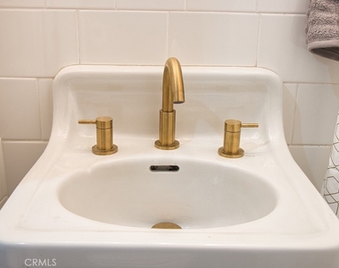 315 W 3rd - Photo Thumbnail 13