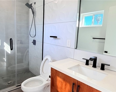 1418 S Cloverdale Avenue - Photo Thumbnail 14