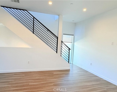 1418 S Cloverdale Avenue - Photo Thumbnail 12