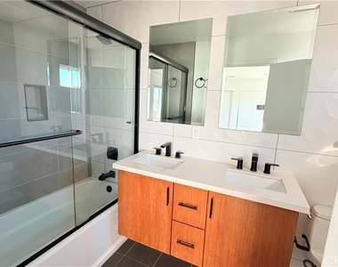 1418 S Cloverdale Avenue - Photo Thumbnail 3