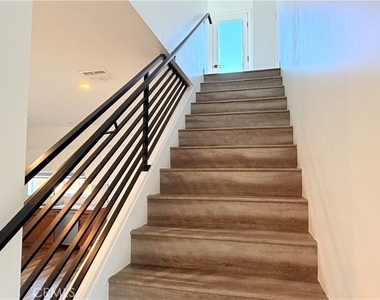 1418 S Cloverdale Avenue - Photo Thumbnail 10