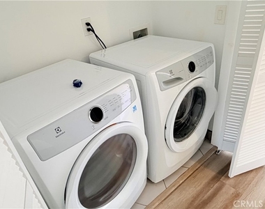 1418 S Cloverdale Avenue - Photo Thumbnail 7