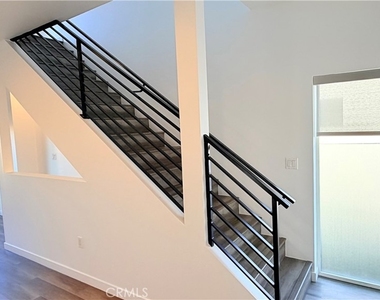 1418 S Cloverdale Avenue - Photo Thumbnail 11