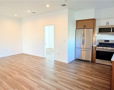 1418 S Cloverdale Avenue - Photo Thumbnail 18