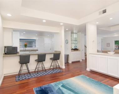 942 D Avenue - Photo Thumbnail 11