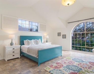 942 D Avenue - Photo Thumbnail 16