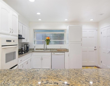 942 D Avenue - Photo Thumbnail 12