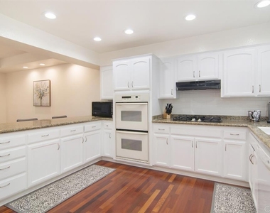 942 D Avenue - Photo Thumbnail 14