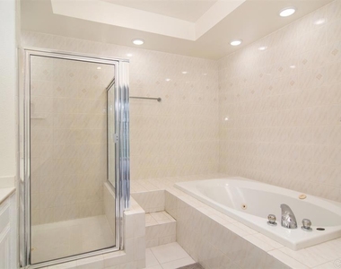 942 D Avenue - Photo Thumbnail 20