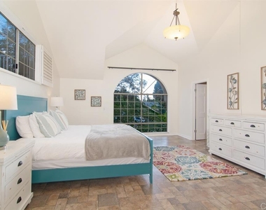 942 D Avenue - Photo Thumbnail 15