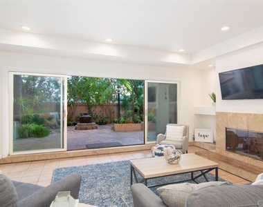 942 D Avenue - Photo Thumbnail 5