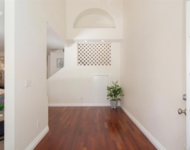 942 D Avenue - Photo Thumbnail 3