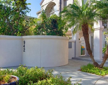 942 D Avenue - Photo Thumbnail 1