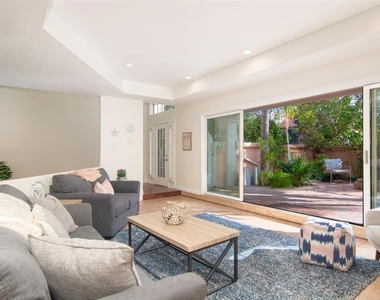 942 D Avenue - Photo Thumbnail 6