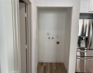 466 S Mott Street - Photo Thumbnail 3