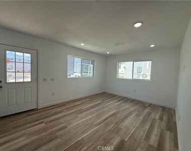 466 S Mott Street - Photo Thumbnail 2