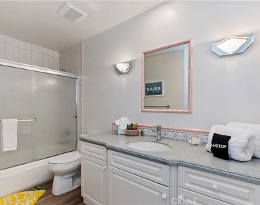 8 Valencia Drive - Photo Thumbnail 8