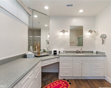8 Valencia Drive - Photo Thumbnail 5