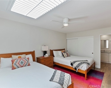 8 Valencia Drive - Photo Thumbnail 7