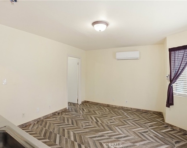 1581 Chanticleer - Photo Thumbnail 3