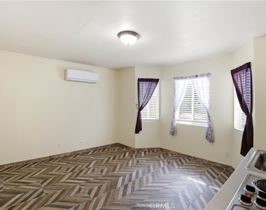 1581 Chanticleer - Photo Thumbnail 2