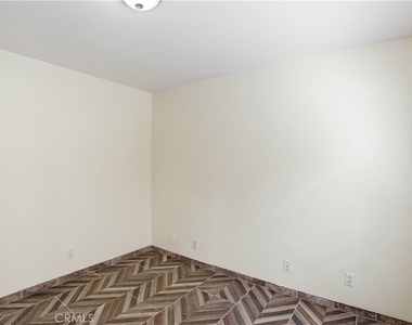 1581 Chanticleer - Photo Thumbnail 6
