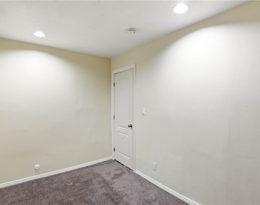 1581 Chanticleer - Photo Thumbnail 7