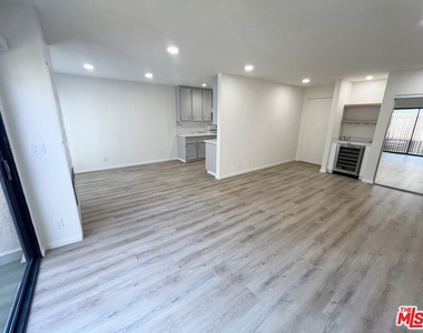 1750 Camino Palmero Street - Photo Thumbnail 31