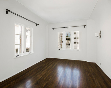 1302 N Sweetzer Avenue - Photo Thumbnail 6