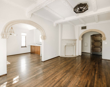 1302 N Sweetzer Avenue - Photo Thumbnail 4